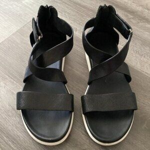 Sofft Fiore Gladiator Leather Sandals 7 Black White Adjustable Strappy Zip $129